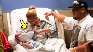 Mom Holds Newborn For The First Time, Then She Sees a HIDDEN MESSAGE Beneath The Baby's Blanket!