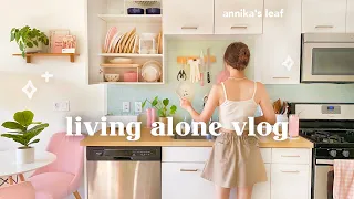 organize my kitchen with me 🏡💫 aesthetic cookware & dishes tour, first travels of year, living alone