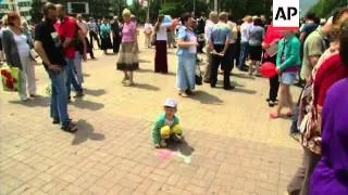 Pro-Russia demonstration in Donetsk; Rally at Kiev's Independence Sq