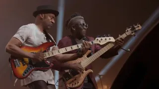 Marcus Miller & Richard Bona playing Billie Jean on stage together