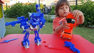 Fatih Selim'in yeni Transformers robotu ejderhaya arabaya veee robota dönüşüyor,oyuncak açıyoruz