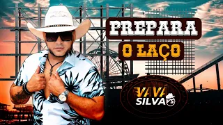 Vavá Silva prepara o laço