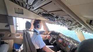 BOEING 747-400 LAND AT KENNEDY (JFK) AIRPORT. (cockpit view & radio communication)