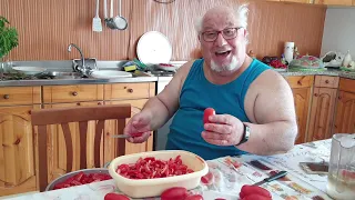 Oggi facciamo la Salsa o pomodori a pezzetti in Boccaccio con il Pomodoro san marzano. Video 1