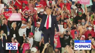 Trump Threatens to Kiss Audience at Degenerate Corona-Rally