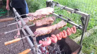 Churrasqueira feita com motor de limpa vidro