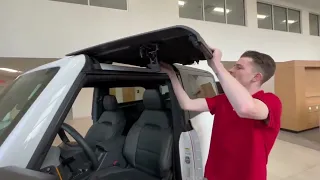 How to Remove the Hardtop from a 2023 Ford Bronco