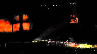 Madonna - MDNA tour - Papa don't preach - Firenze