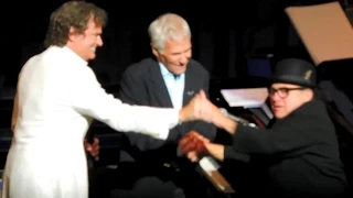 Burt Bacharach, BJ Thomas & Danny DeVito Live 2015 - Raindrops Keep Fallin' On My Head