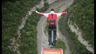 Прыжок в ущелье на Bungy 207 от первого лица