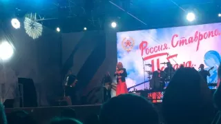 Вика Цыганова поёт День Победы на 9мая в Ставрополе 😀😀💋😀