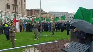 Padova, la statua dell'alpino col fucile: l'inaugurazione dopo le polemiche. Il video