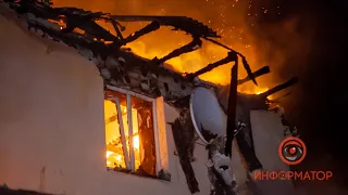 Пожар в дачном кооперативе стеновик  Горит жилой трехэтажный дом