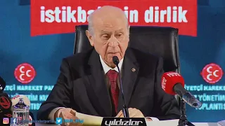 Sokaklara inerek hükümeti istifa ettirmeye, terörizmin ve yabancı güçlerin tetikçiliğine soyunarak