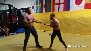 КОНОР ПРОТИВ ЗДОРОВЕННОГО КАЧКА!!Conor McGregor vs  Mountain