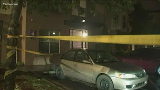 Robbery leaves one man dead, another injured in southwest Atlanta