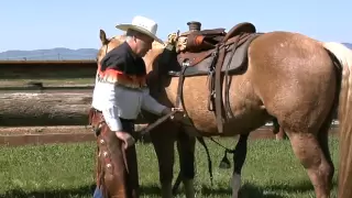 How to Western Saddle a Horse - The Right Way For The Horse
