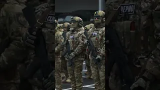 Начальник отдела обеспечения безопасности Главы ЧР Адам Кадыров вручил бойцам сертификаты