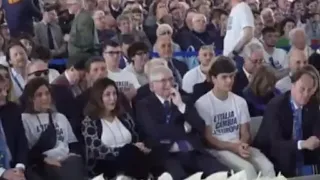 La standing ovation per Enrico Berlinguer alla conferenza programmatica di Fratelli d'Italia