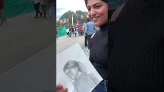 I DREW A STRANGER AND GOT HER LOVELY REACTION 😍 #shorts #devonrodriguezart #sketching