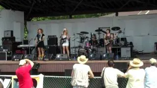 GIRLS WITH GUITARS @ PITTSBURGH BLUES FEST "BITCH"