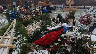 Ураган на могиле Бориса Моисеева 😳😳😳  Троекуровское кладбище  31 октября 2022