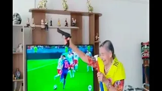 Abuela que celebró con arma el gol de Mina y el triunfo de Duque causa polémica  | Noticias Caracol