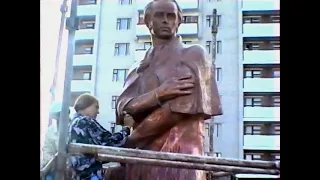 Встановлення пам'ятника Тарасу Шевченку у Новограді-Волинському (2001 рік)