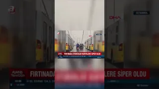 Bu görüntüler paylaşım rekoru kırdı! Metrobüs şoförleri, motosikletlilere siper oldu #Shorts