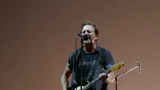 Pearl Jam - SLOW LUKIN into LUKIN! - Live Budapest, HU @ Papp László Budapest Sportaréna 12.7.22