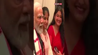 PM Modi News | PM Modi Boards Delhi Metro To Visit Delhi University | DU | Delhi News | Delhi Metro