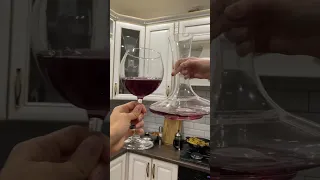 Абхазское вино нервно дымит в сторонке