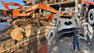 HITACHI Excavator Broken Chassis Amazing Repairing And Restoration Process