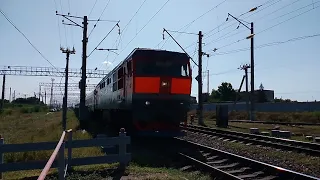 Очень приветливая бригада! Тепловоз ТЭП70-0389 с пассажирским поездом Астрахань-Санкт Петербург.