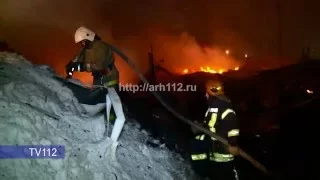 Пожар в ангаре на Окружном шоссе в Архангельске