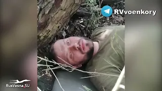 Российские войска спасли раненого украинского солдата после того, как он получил ранения в живот