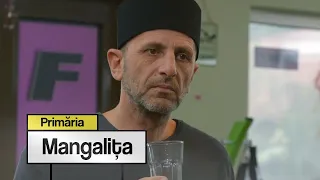 Părintele Eugen descoperă că polițistul Sile şi secretara Flori fac comerţ ilegal cu apă sfinţită