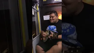 DUZÃO MENOS É MAIS CANTA ALMIR GUINETO NO ÔNIBUS