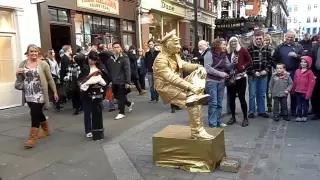 A New Video, Street artist at London Covent Garden, a must see!