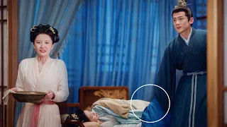 Li Wei grabbed Yin Zheng's clothes to prevent him from leaving, when the servant girl came in.EP38-4