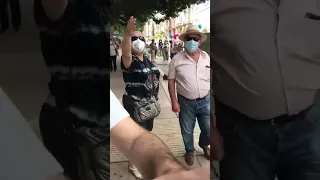 Comunistas españoles agreden a un cubano por gritar "Abajo la dictadura"