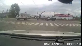 Russian Pedestrian Narrowly Escapes Electrocution