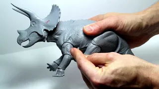 Beasts of the Mesozoic: Ceratopsian Series Sub-Adult Triceratops Fine Cut Figure Preview