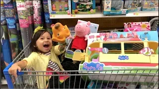 COMPRANDO BRINQUEDOS NO SUPERMERCADO COM A CHLOE