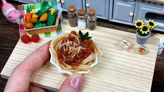 Спагетти Болоньезе Приготовленные на Мини Кухне! | Настоящая Еда в Уменьшенном Размере