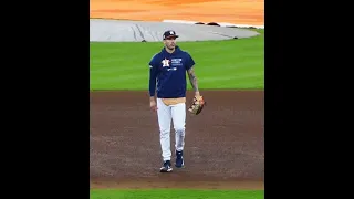 Congrats to Carlos Correa!...Gold Glove winner...infield practice...Astros vs. Braves...   10/26/21