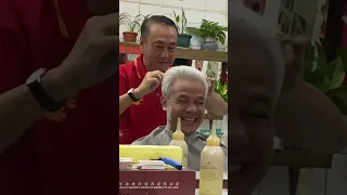 NYOBAIN POTONG RAMBUT DI LANGGANANNYA PAK JOKOWI