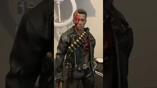 HOT TOYS | DX13 | BATTLE DAMAGED T800 TERMINATOR WITH LIGHT UP EYE #shorts #terminator2