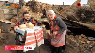 Руслан Сенічкін разом з Вірою Пилипівною спекли хліб в напівзруйнованій печі