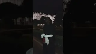 S Salihou Mbacké Khassida chante les ecrits de Serigne Touba devant le Palais Royal de l'espag